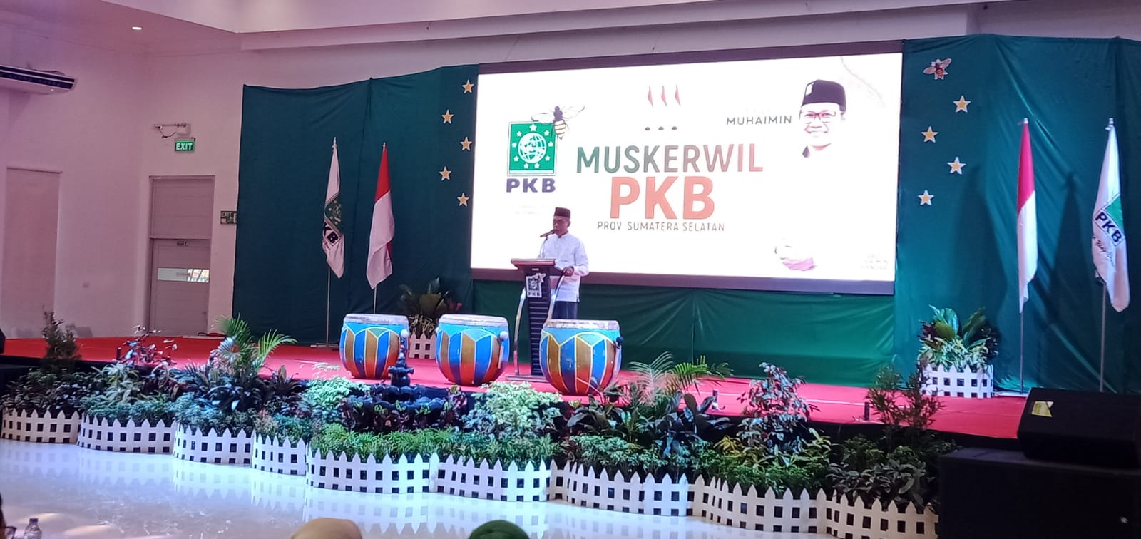 Mendes PDTT, H Abdul Halim Iskandar memberi motivasi kseluruh para Kader PKB kepada peserta Muskerwil DPW PKB Sumsel di Dewinda Hotel, Jumat (12/11)