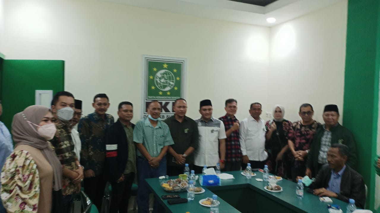 Mantan Ketua PKPI Sumsel, Yusmah Reza Zain bersama Kolonel (TNI) Ruslan Taimi dan Ten Novita resmi bergabung ke DPW PKB Sumsel