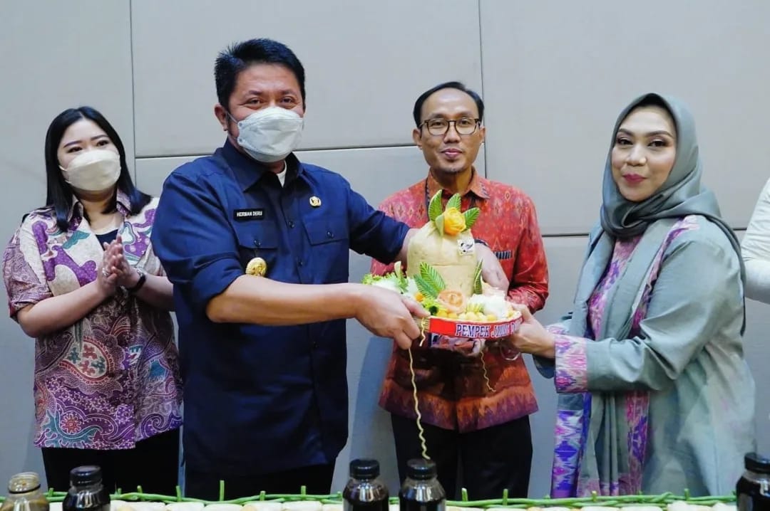 Gubernur Sumsel H. Herman Deru saat menghadiri hari jadi ke-4 Asosiasi Pengusaha Pempek (ASPPEK) Kota Palembang