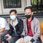 Empat pemuda Kayuagung mendatangi SPK Polrestabes OKI, Jumat (21/1/2022)