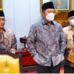 Gubernur Sumsel, Herman Deru usai menyerahkan SK Plh Mubati Muba kepada Drs Apriyadi MSi, Minggu (22/5)