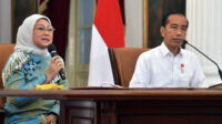 Menaker Ida Fauziyah dalam keterangan pers bersama Presiden RI Joko Widodo dan Menteri Sosial Tri Rismaharini di Istana Merdeka, Jakarta, Jumat (16/09/2022) siang