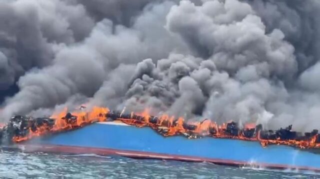 Kebakaran kapal ikan di Perairan Anyer, Kabupaten Serang